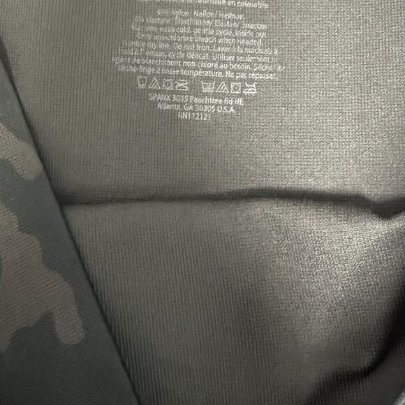 Spanx Women's High Waist Black & Gray Camo Print Leggings, Size L - Picture 4 of 5